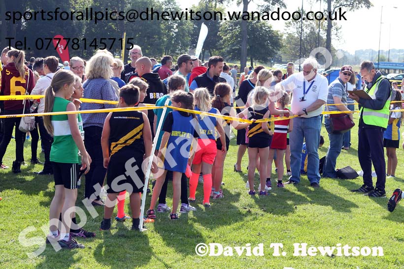 Number checking the under-11 boys and girls Sunderland Harreirs Cross Country. Photo: David T. Hewitson/Sports for All Pics